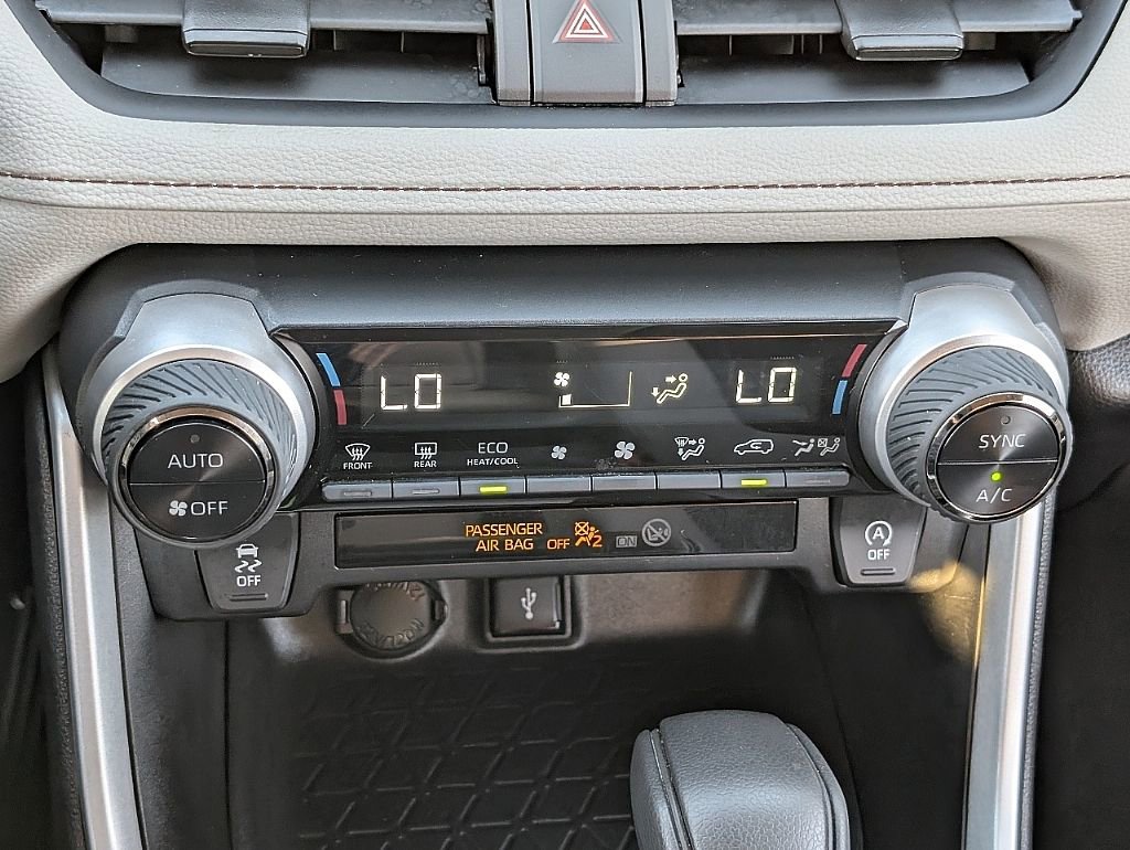 Used 2022 Toyota RAV4 XLE image 29