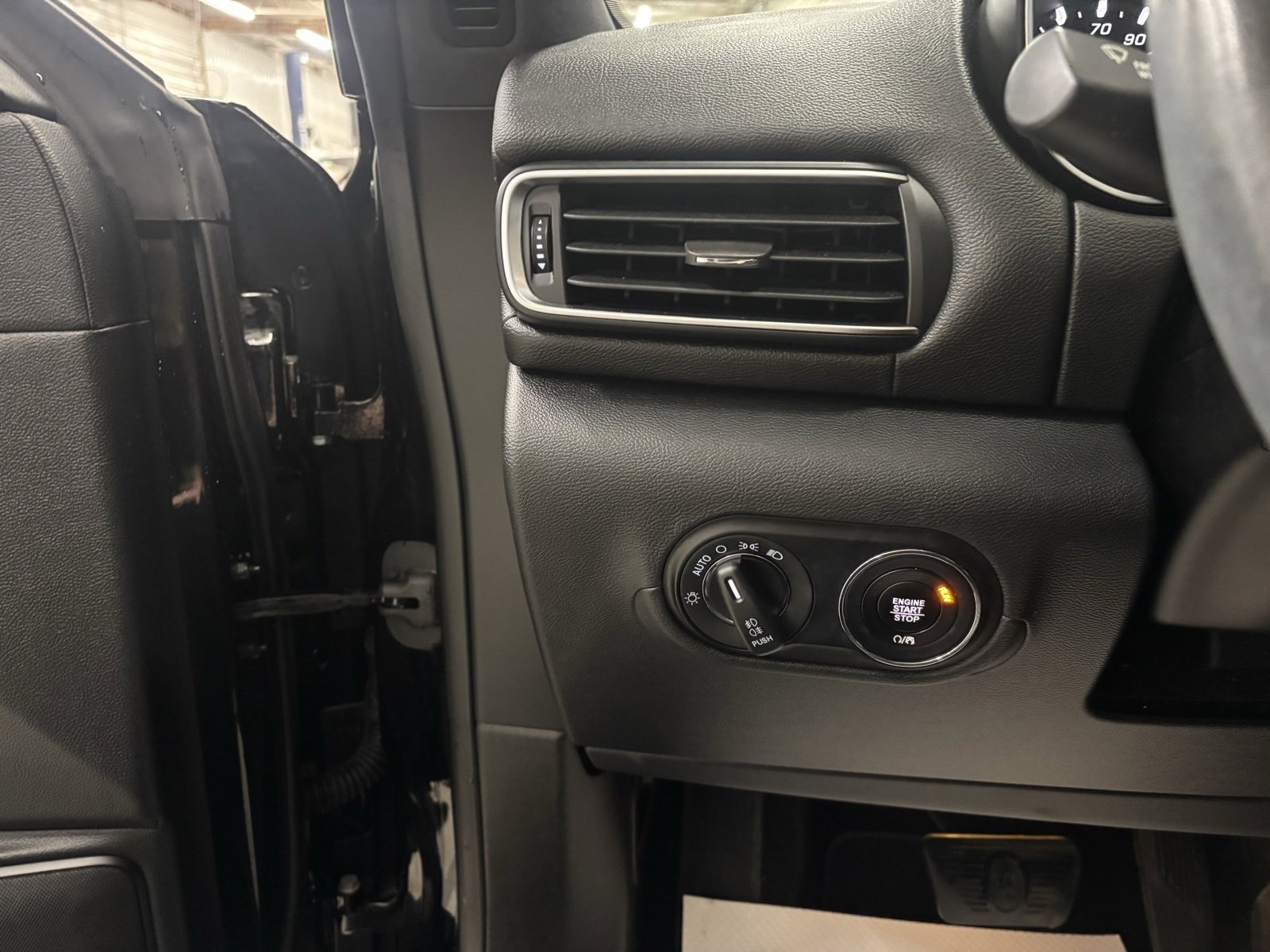 Used 2018 Maserati Levante image 18