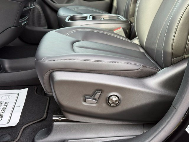 New 2027 Chrysler Pacifica LX FWD image 14