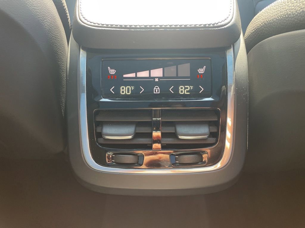 Certified 2023 Volvo XC90 B6 Plus image 24