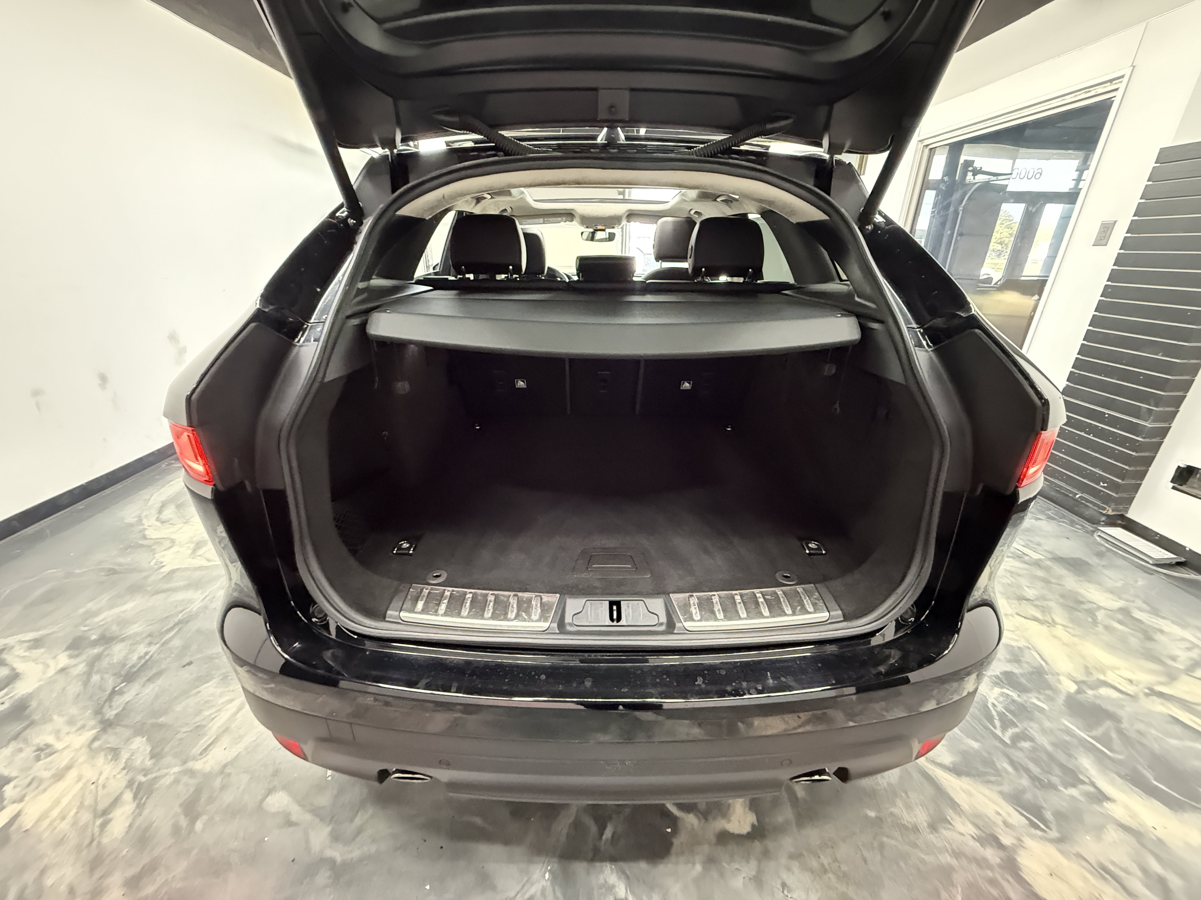 Used 2020 Jaguar F-PACE Prestige AWD/4WD image 7