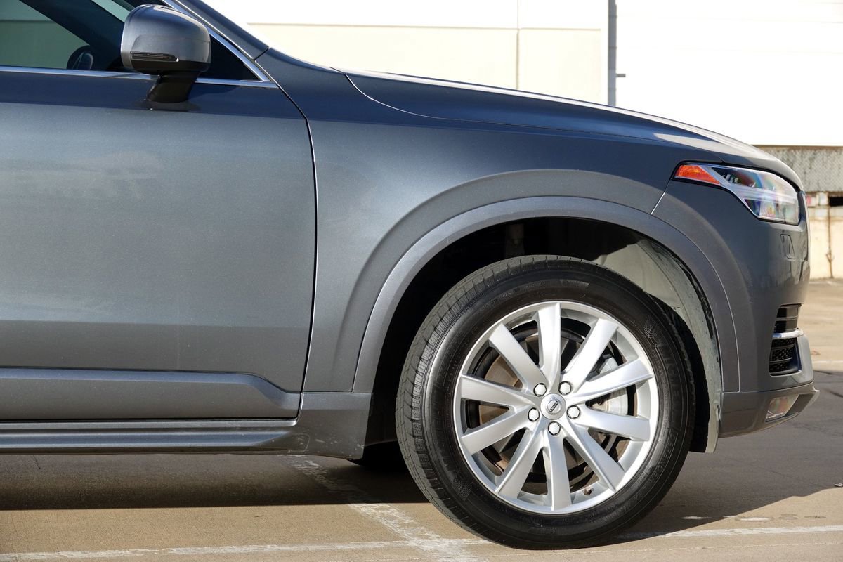 Used 2016 Volvo XC90 T6 Momentum w/ Momentum Plus Package AWD/4WD image 28