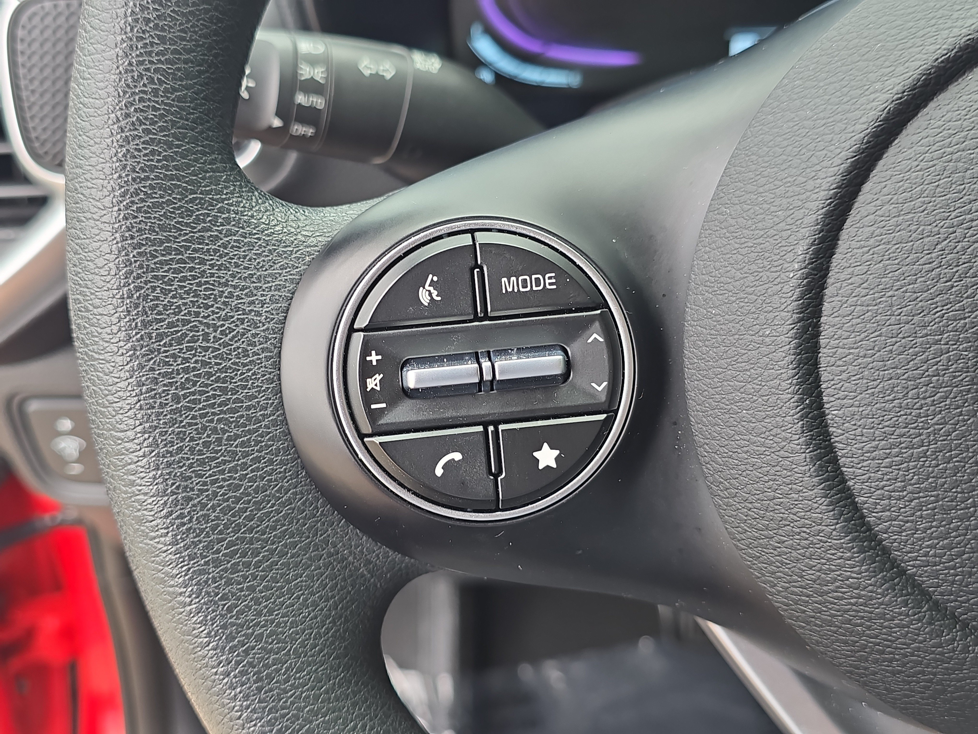 Certified 2025 Kia Soul LX FWD image 28