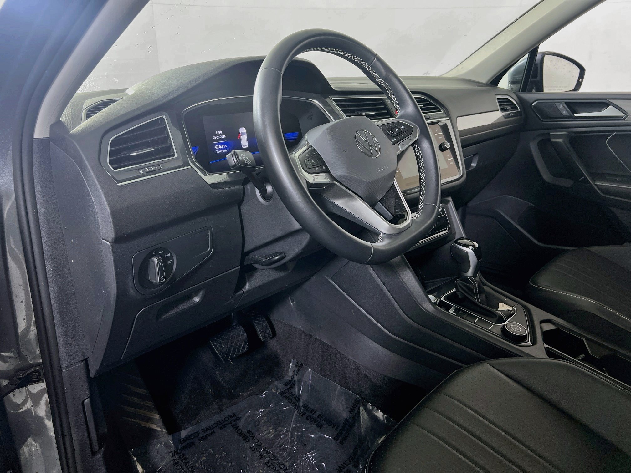 Used 2023 Volkswagen Tiguan SE AWD/4WD image 9
