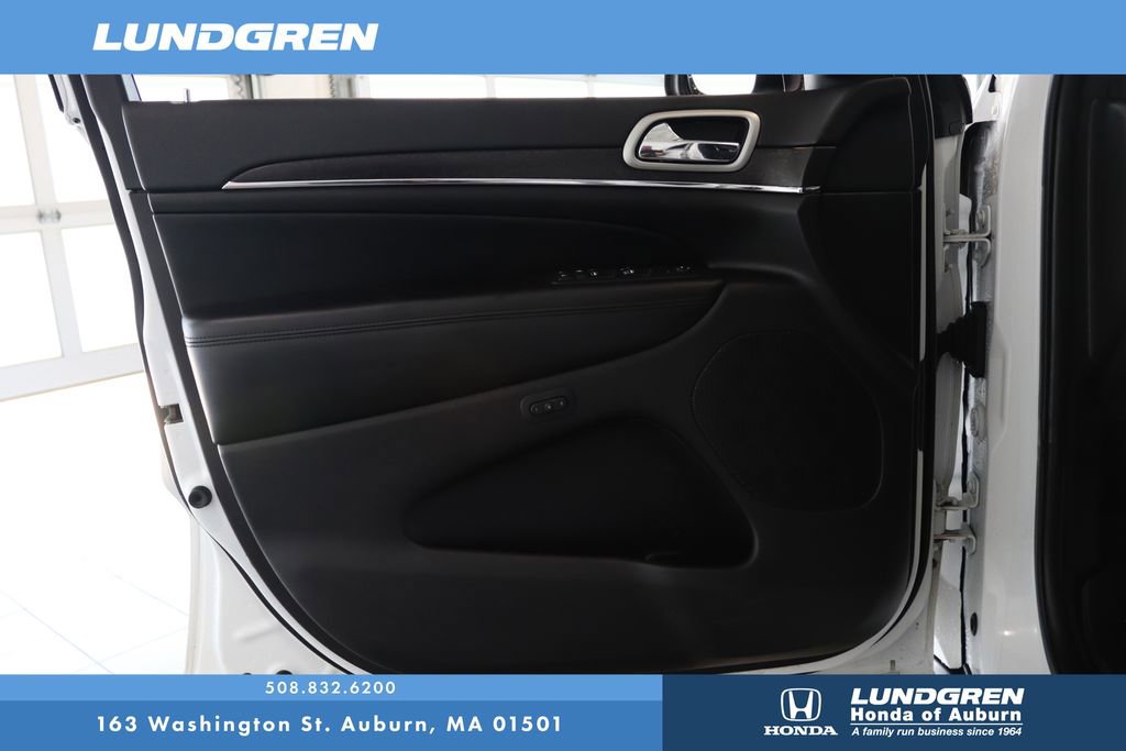 Used 2018 Jeep Grand Cherokee Limited AWD/4WD image 9