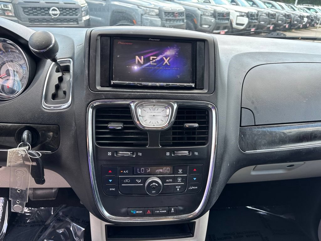 Used 2014 Chrysler Town & Country Touring FWD image 12