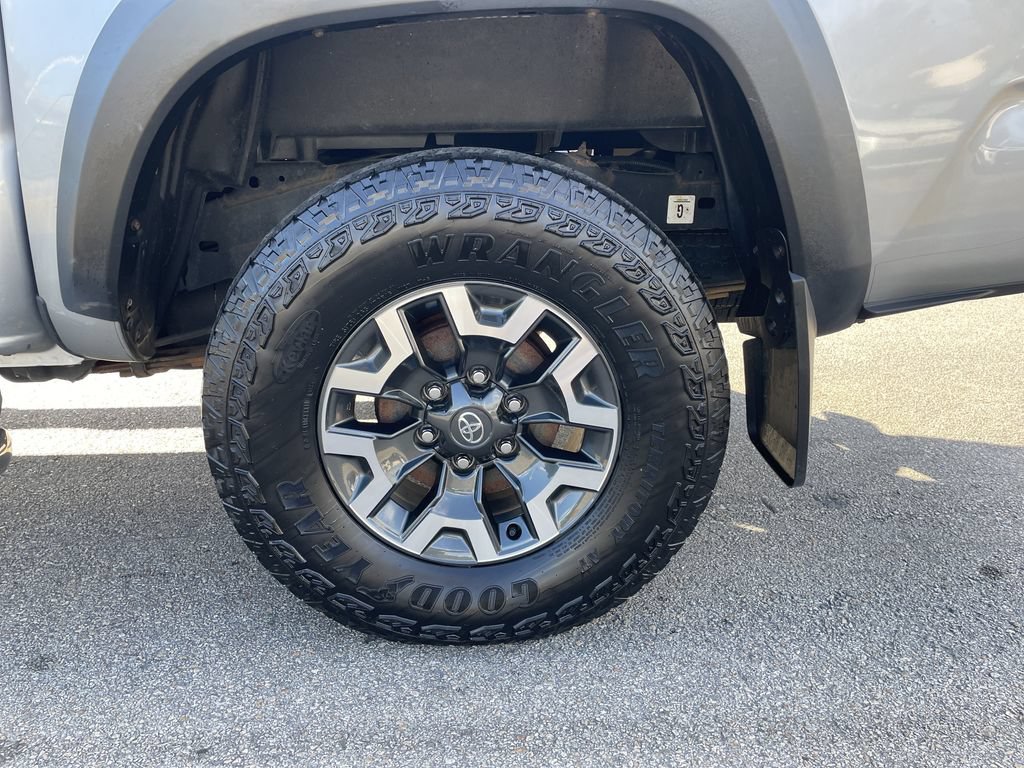 Used 2021 Toyota Tacoma TRD Off-Road w/ Technology Package AWD/4WD image 10