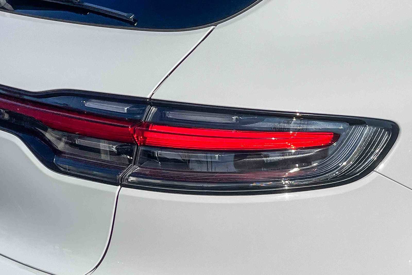 Used 2024 Porsche Macan image 8