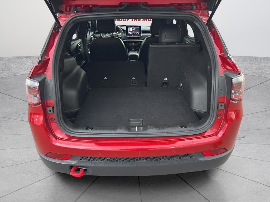 Used 2025 Jeep Compass Trailhawk AWD/4WD image 31