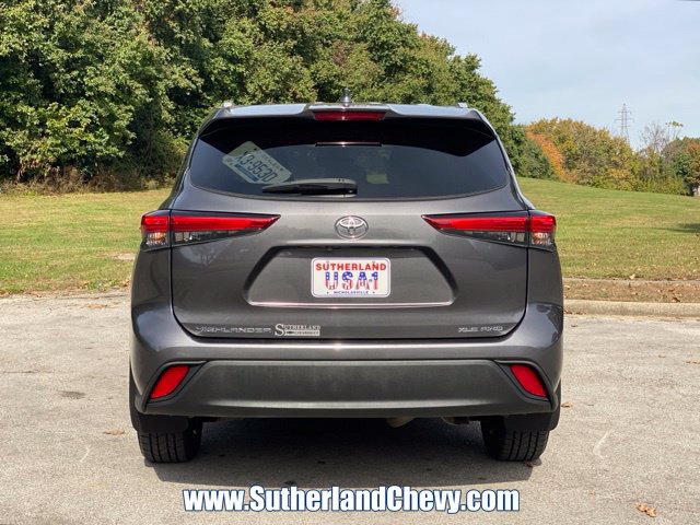 Used 2022 Toyota Highlander XLE AWD/4WD image 6