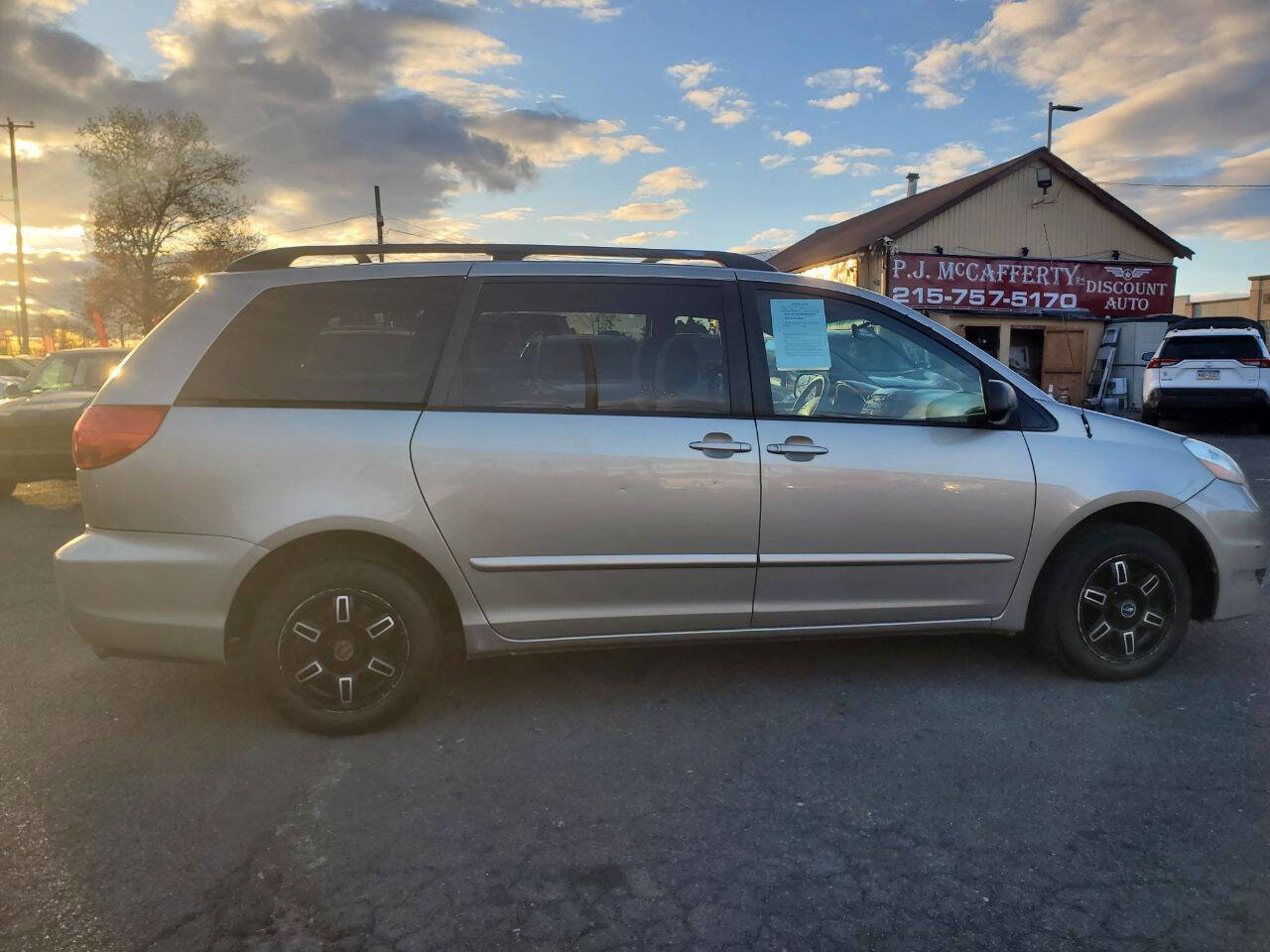 Used 2009 Toyota Sienna LE image 6