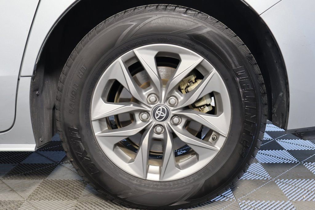 Used 2024 Toyota Sienna XLE image 16
