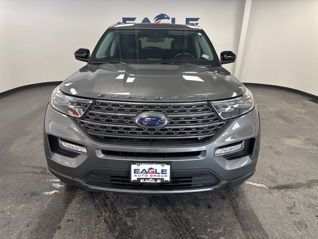 Used 2022 Ford Explorer XLT w/ Equipment Group 202A image 3