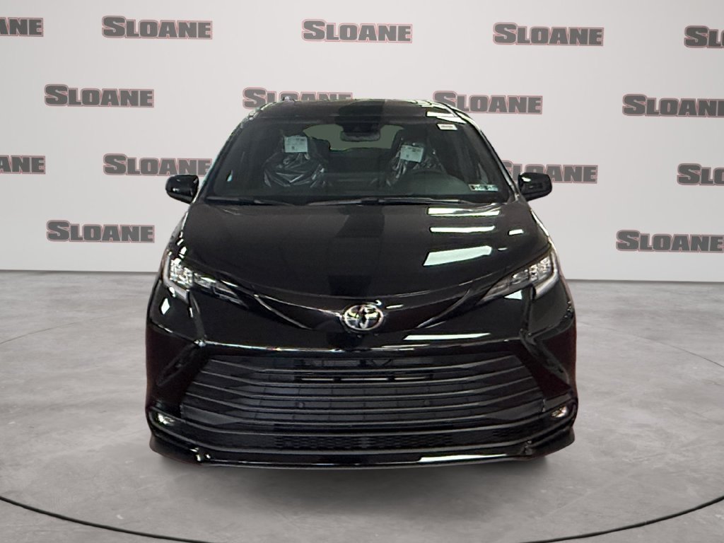 New 2026 Toyota Sienna XLE Woodland Edition AWD/4WD image 8