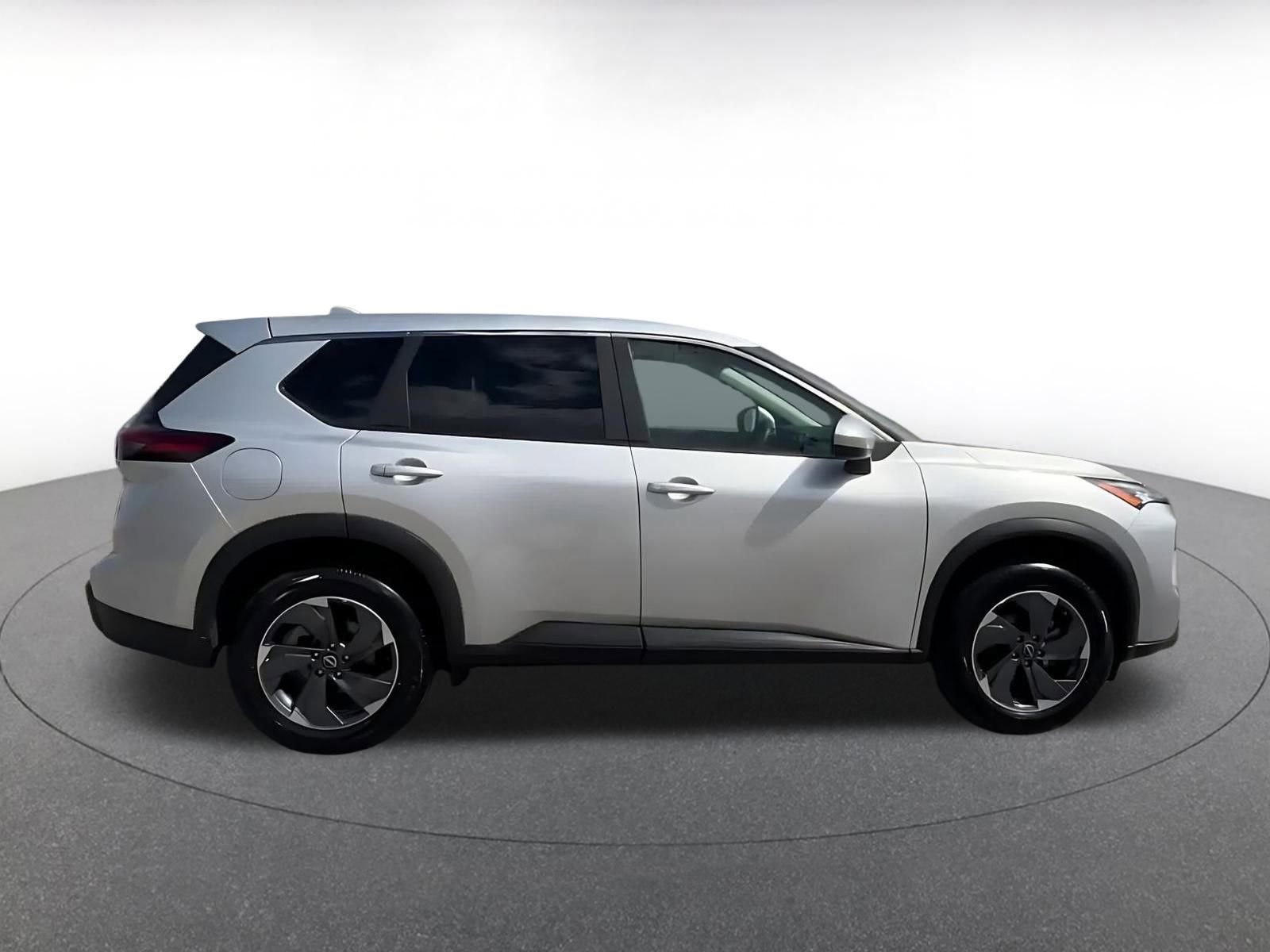Used 2025 Nissan Rogue SV FWD image 16
