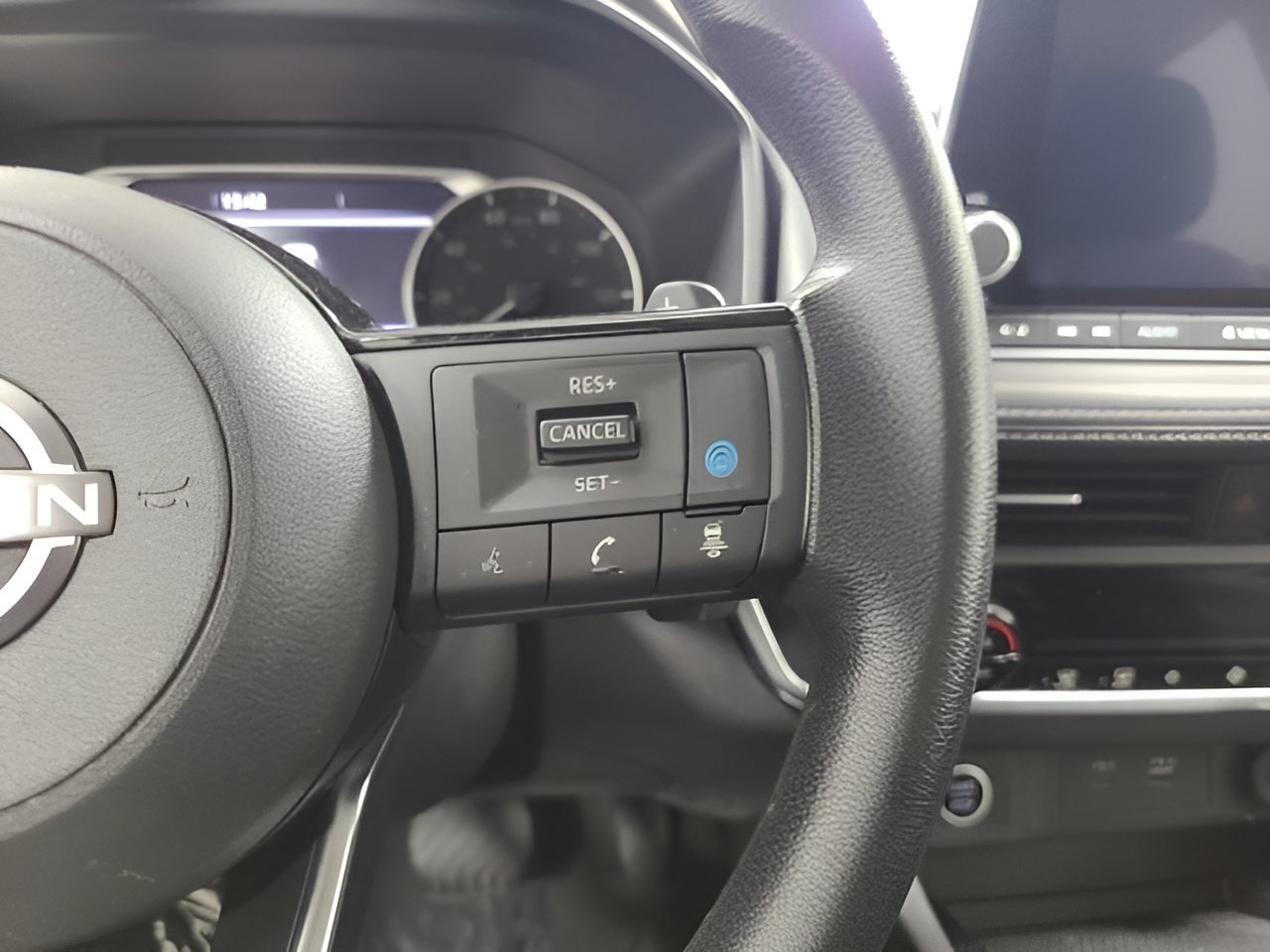 Used 2023 Nissan Rogue SV AWD/4WD image 25