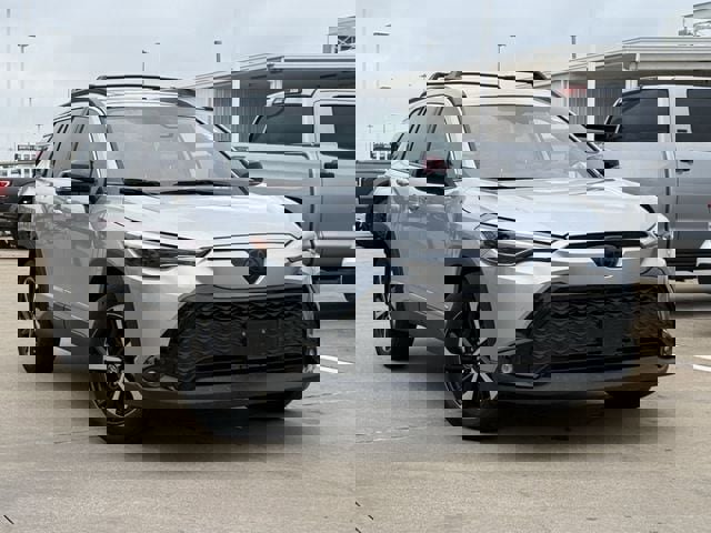 Used 2025 Toyota Corolla Cross AWD Hybrid w/ Convenience Package image 2