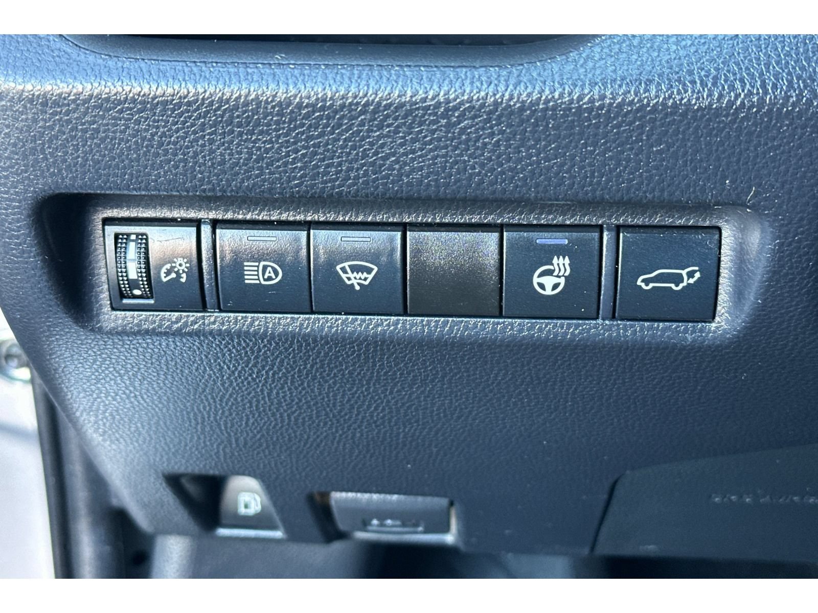 Used 2020 Toyota RAV4 XLE w/ Convenience Package AWD/4WD image 31