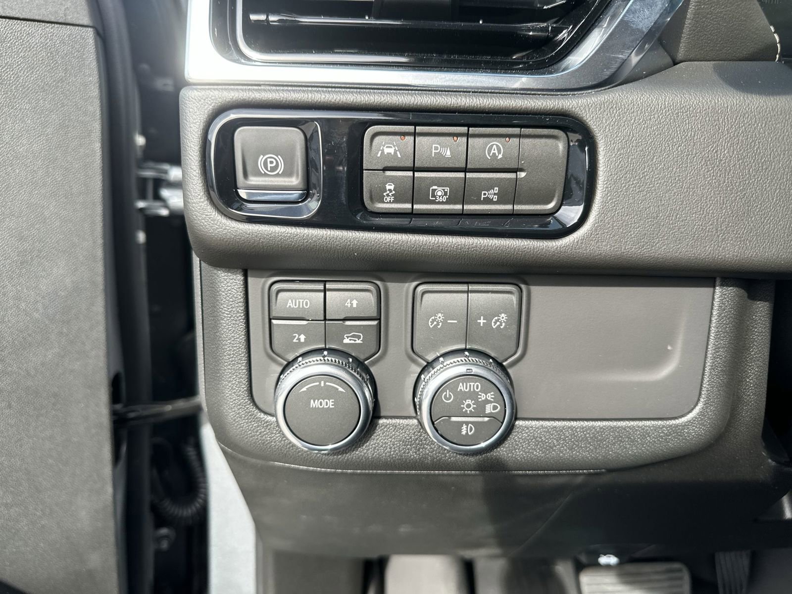 New 2026 GMC Yukon Elevation w/ LPO, Floor Liner Package AWD/4WD image 18