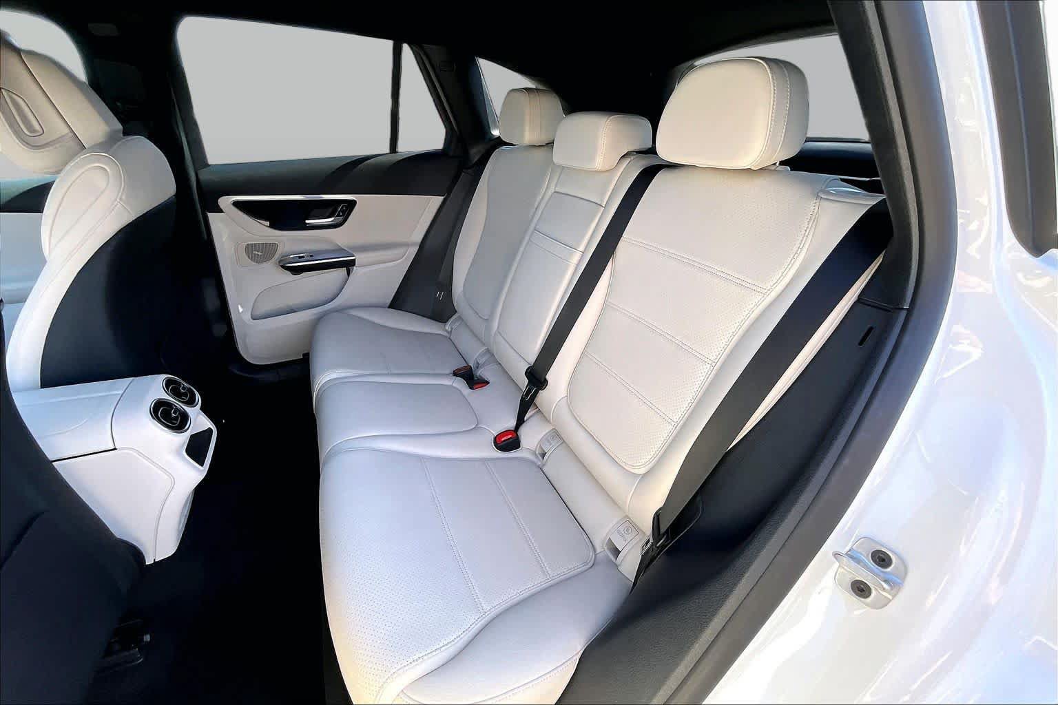 Used 2025 Mercedes-Benz GLC 350e 4MATIC image 18