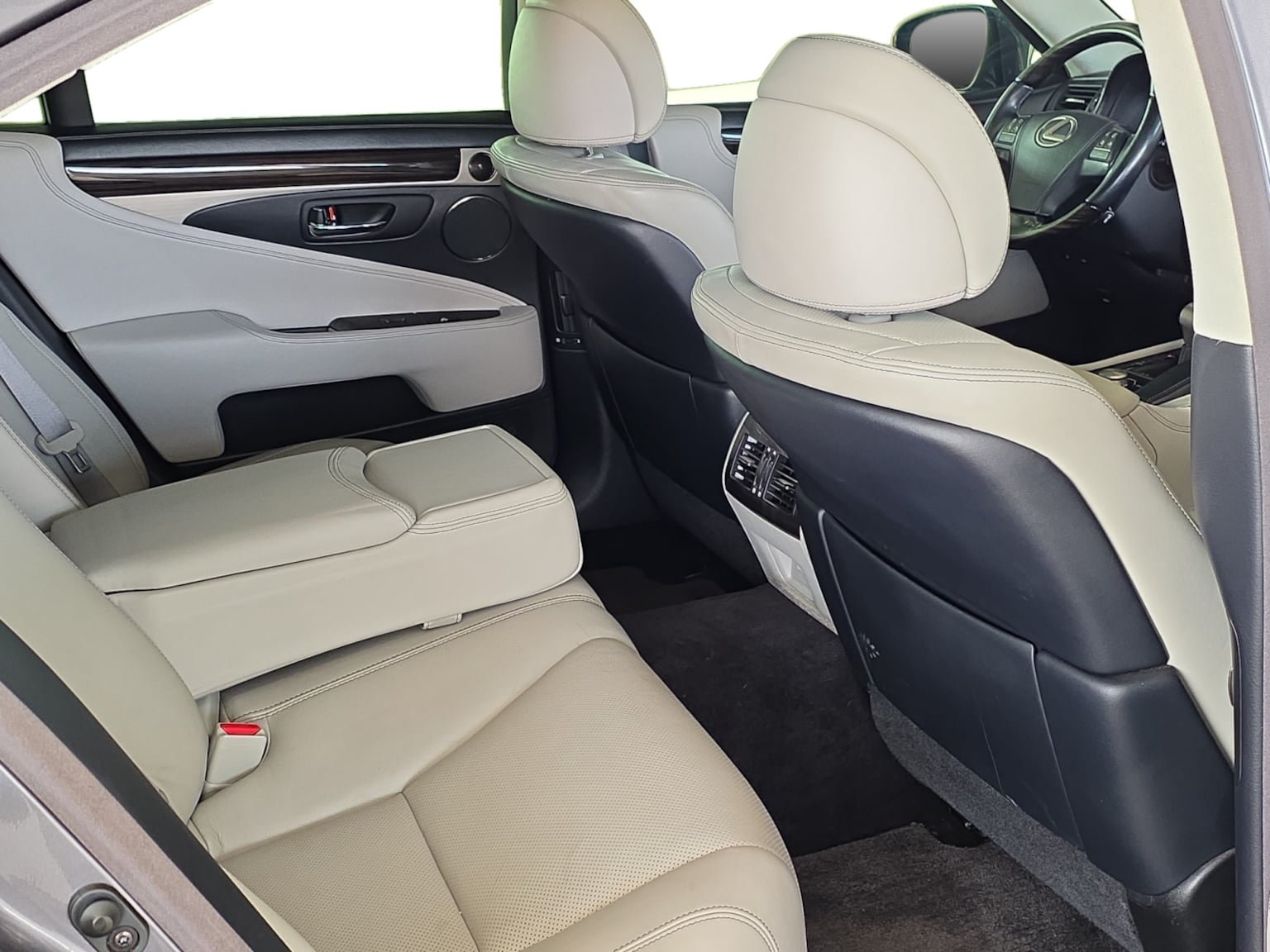 Used 2014 Lexus LS 460 w/ Comfort Package RWD image 24