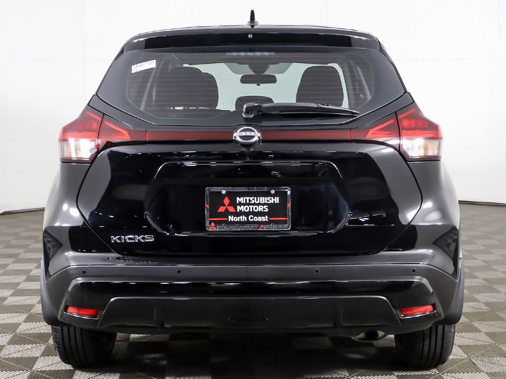 Used 2022 Nissan Kicks S image 9