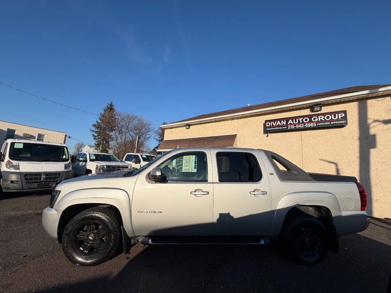 Used 2010 Chevrolet Avalanche LT w/ Luxury Package AWD/4WD image 35