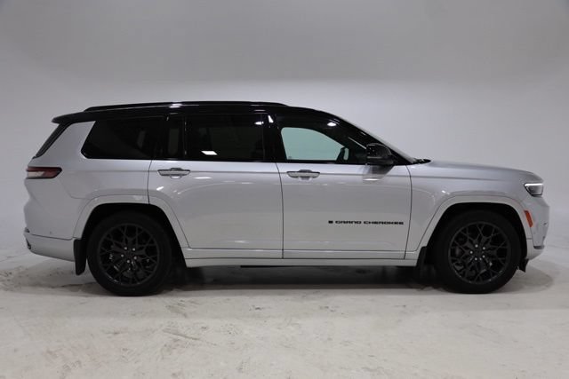 Used 2023 Jeep Grand Cherokee L Summit w/ Advanced Protech Group IV AWD/4WD image 8