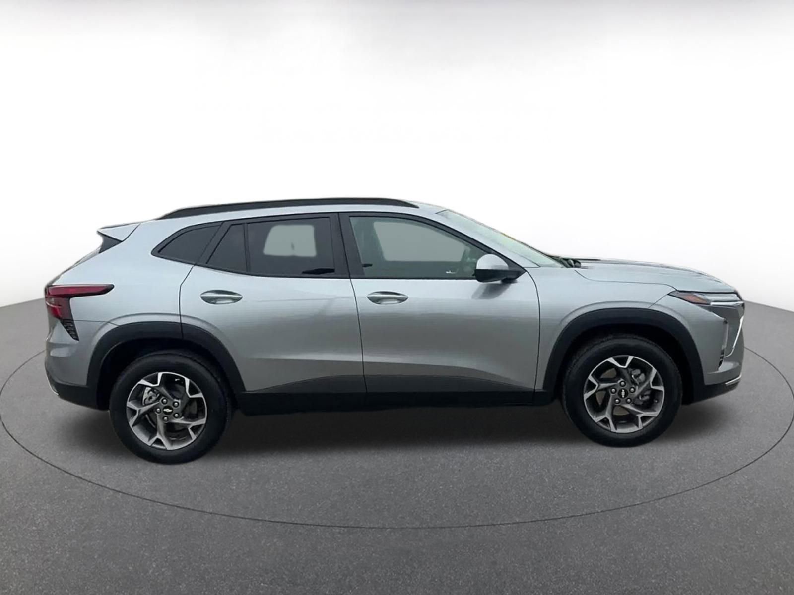 Used 2025 Chevrolet Trax LT image 16