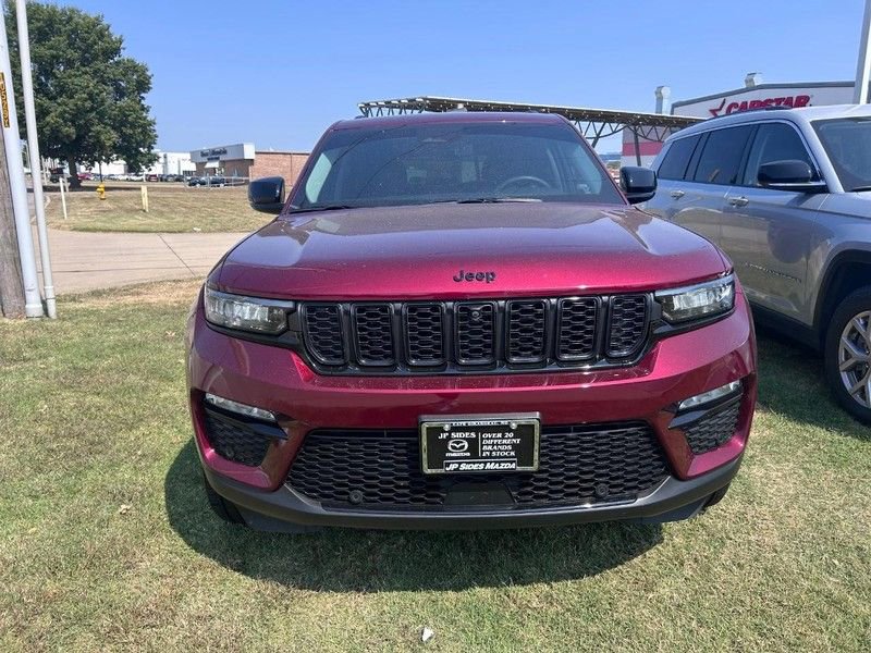 Used 2023 Jeep Grand Cherokee Limited w/ Luxury Tech Group II image 2