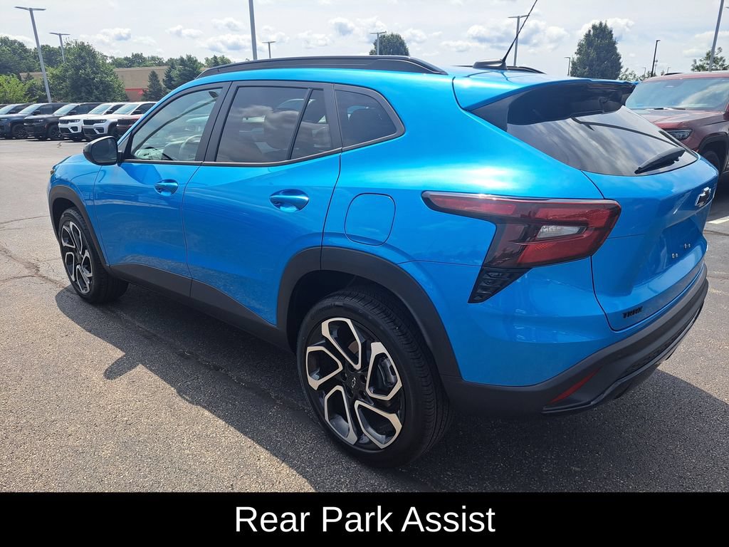 Used 2025 Chevrolet Trax RS w/ Sunroof Package FWD image 5