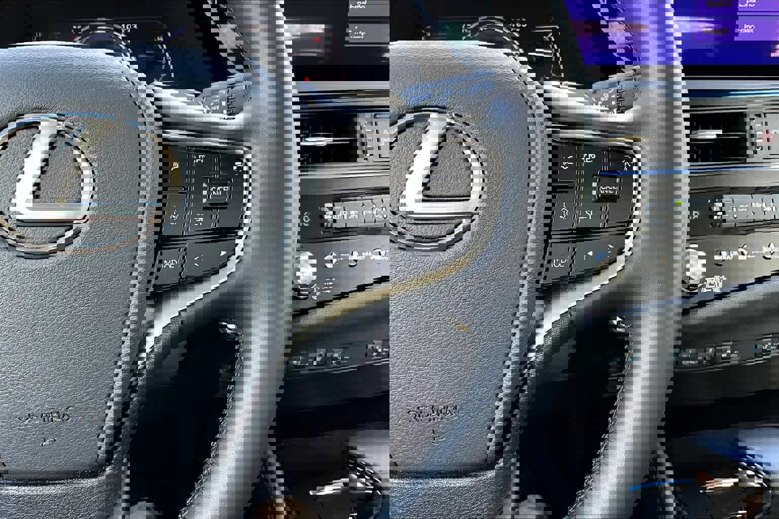 Certified 2025 Lexus ES 300h w/ Premium Package image 24