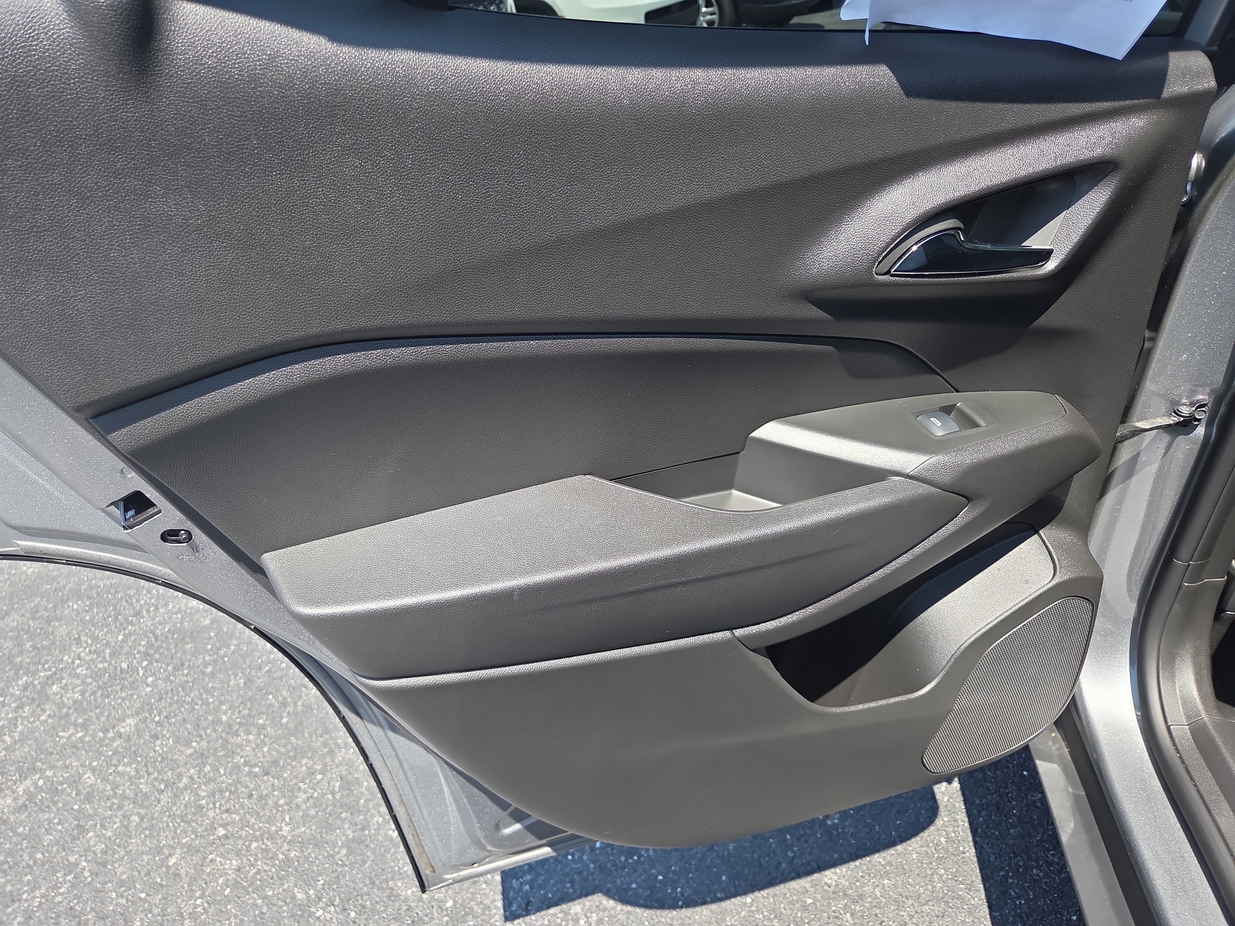 Used 2025 Chevrolet Trax LS FWD image 22