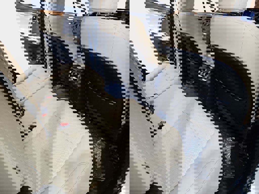 Certified 2021 Lexus RX 350L Premium w/ Premium Package image 13