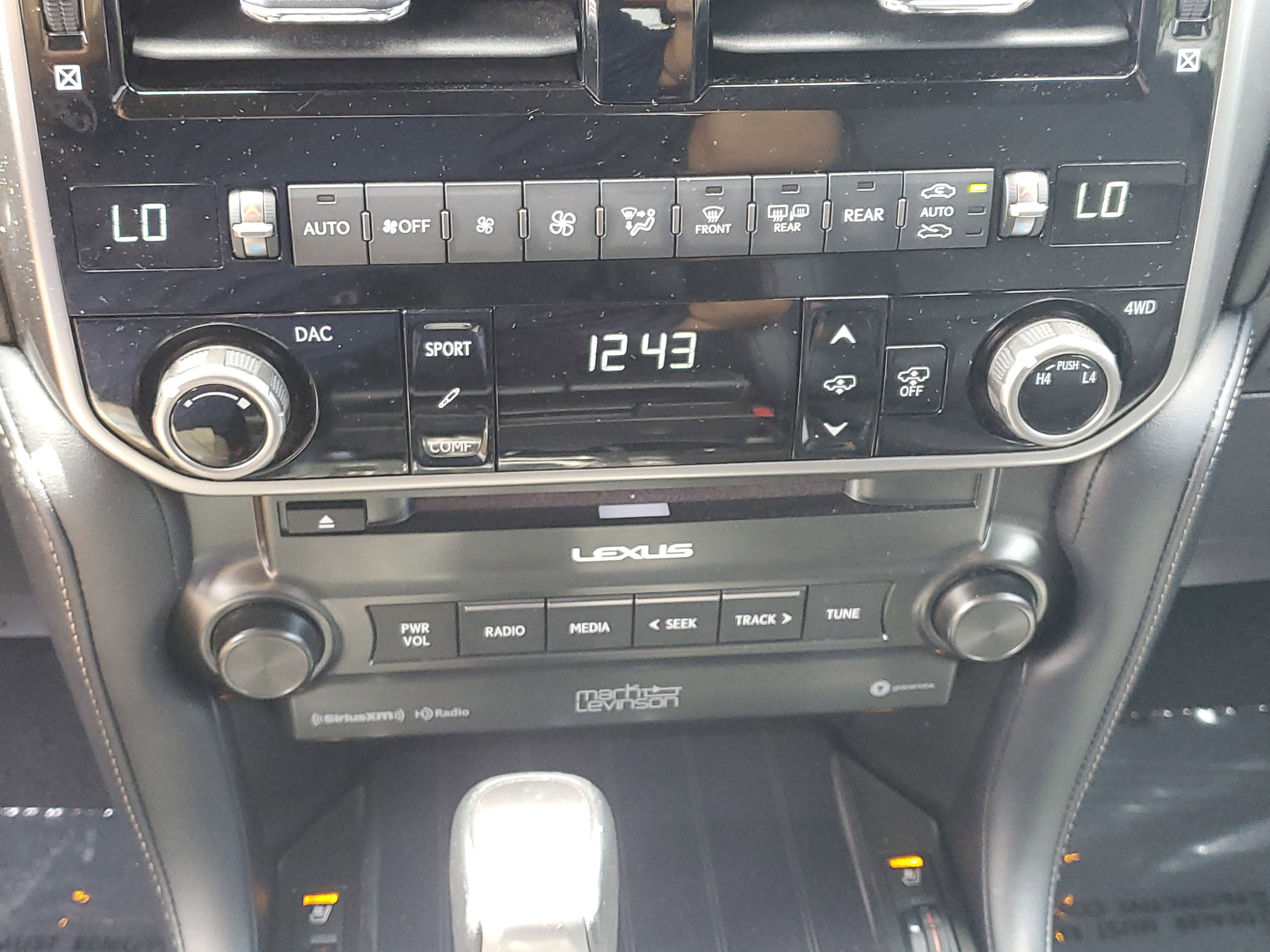 Used 2022 Lexus GX 460 Luxury w/ Accessory Package image 25