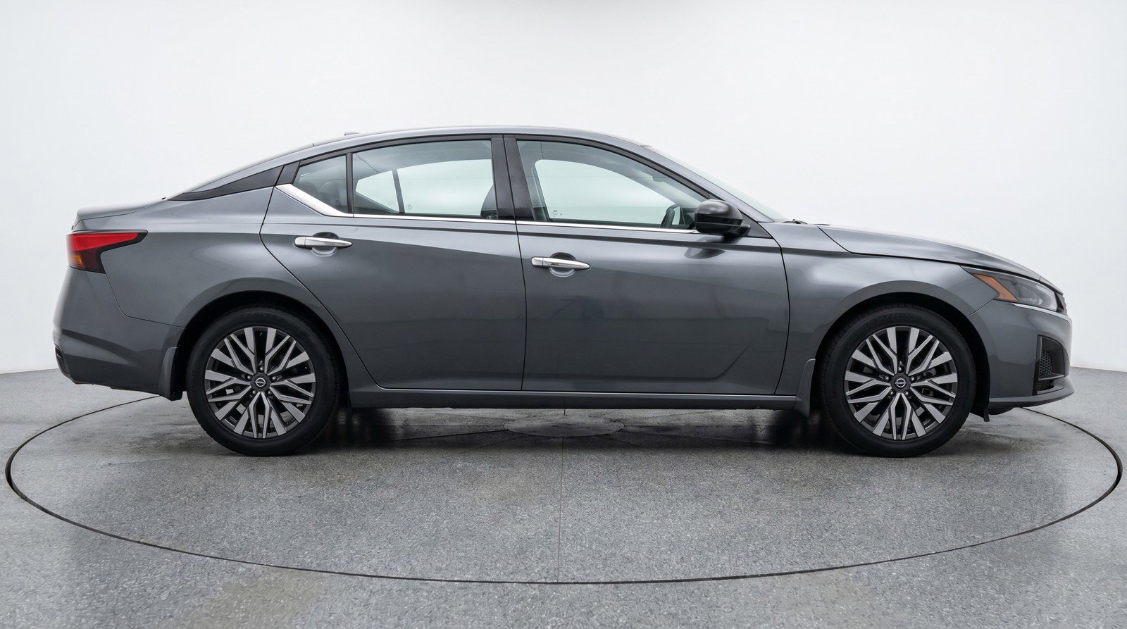 Used 2025 Nissan Altima 2.5 SV FWD image 11