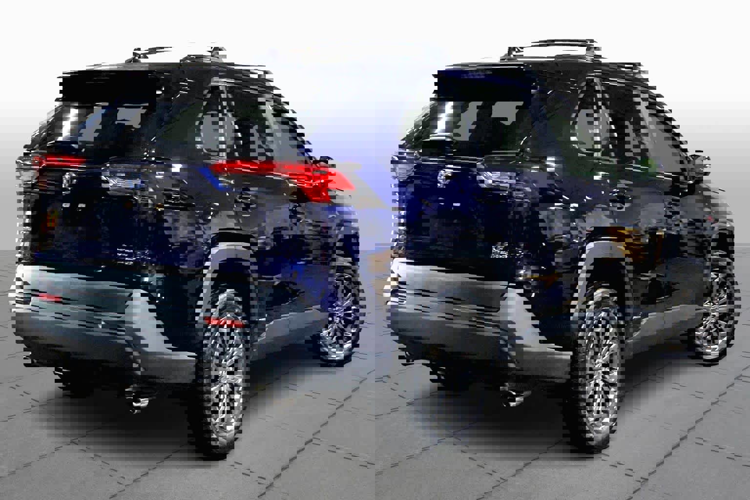 Used 2023 Toyota RAV4 XLE Premium image 12