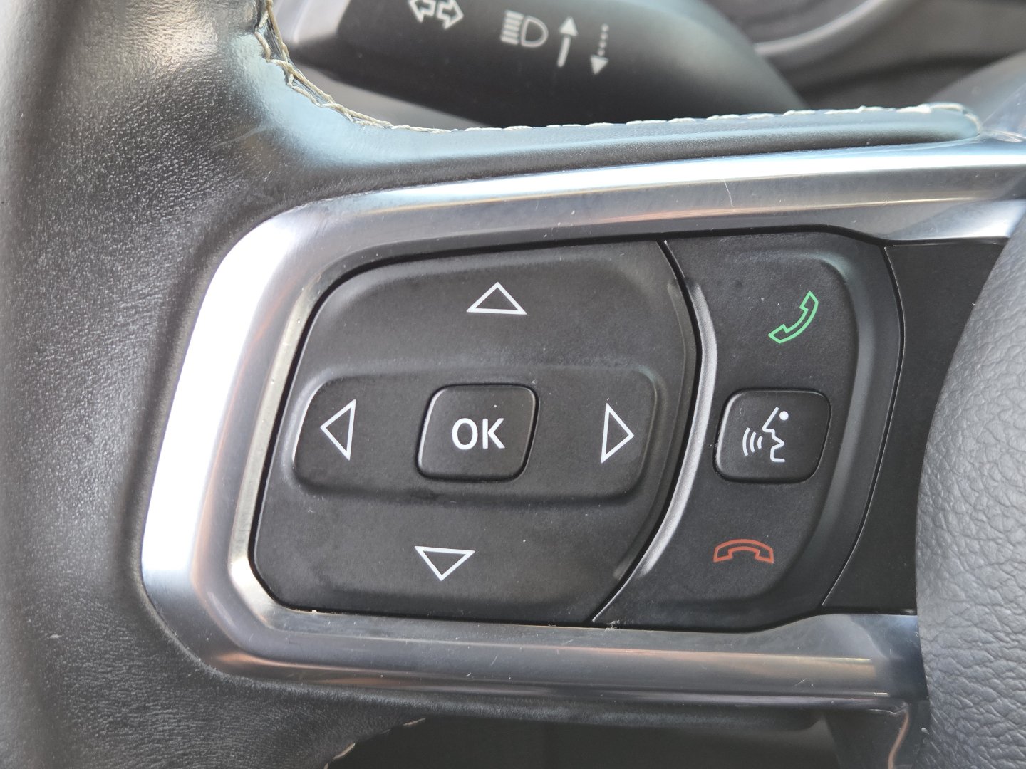 Used 2018 Jeep Wrangler Unlimited Sahara AWD/4WD image 29