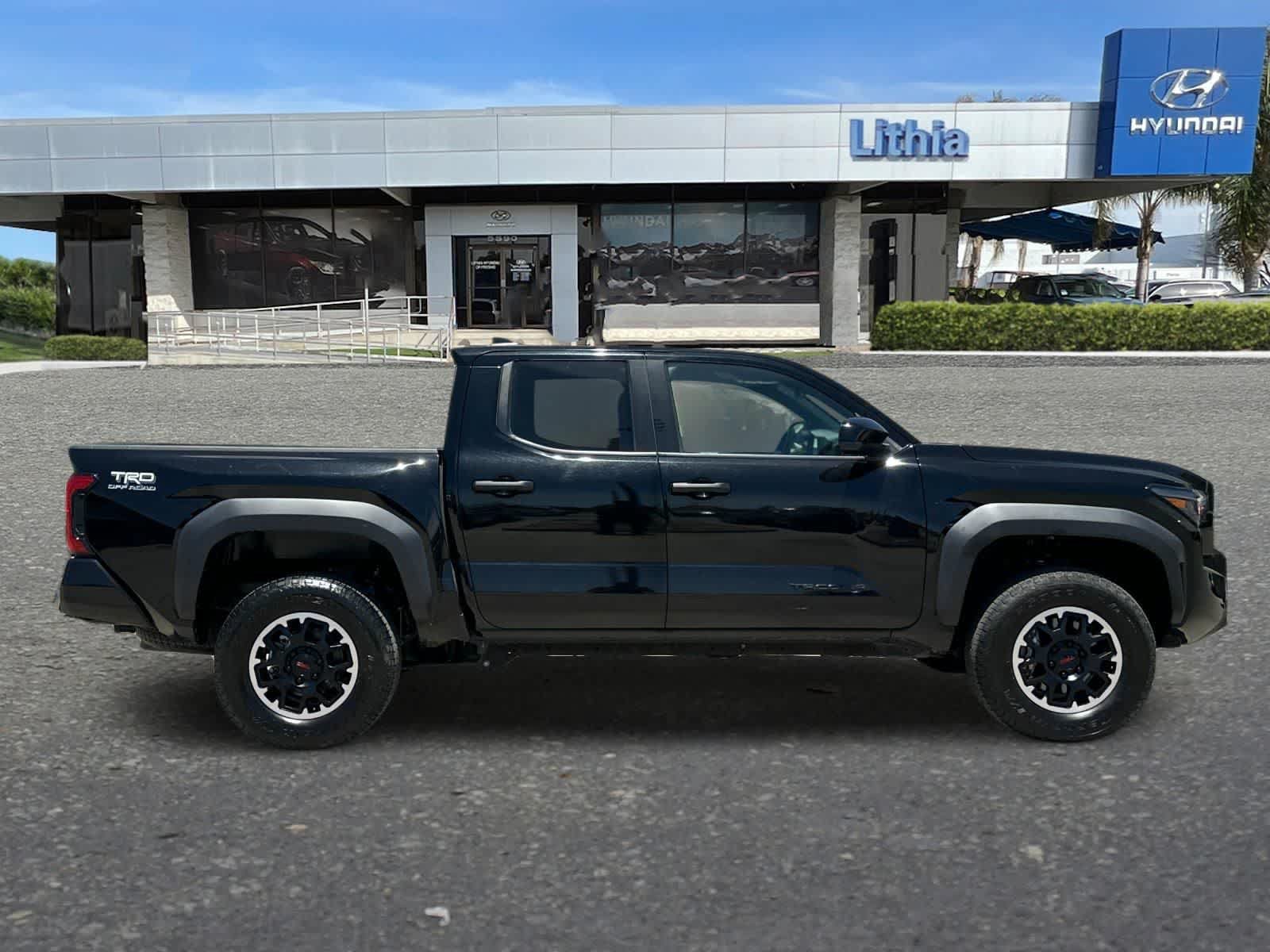 Used 2024 Toyota Tacoma TRD Off-Road AWD/4WD image 9