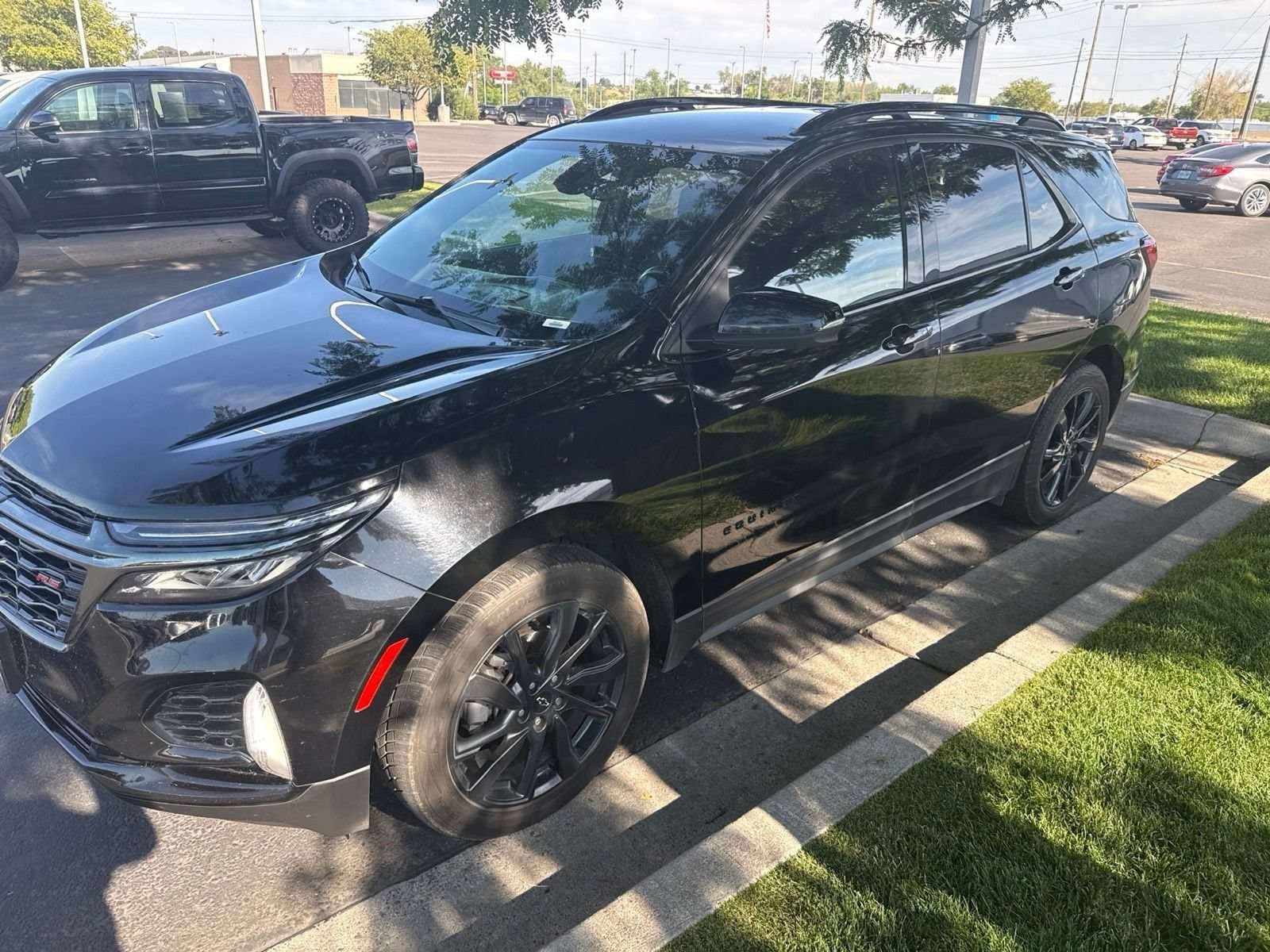 Used 2022 Chevrolet Equinox RS w/ RS Leather Package FWD image 2