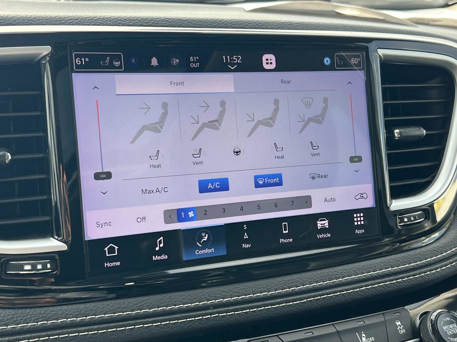 Used 2022 Chrysler Pacifica Limited w/ Uconnect Theater Family Group image 15