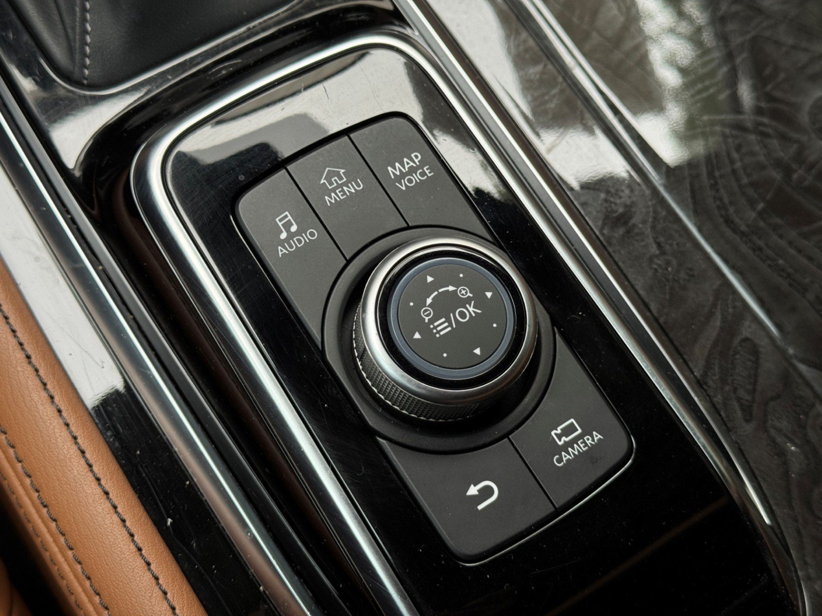 Used 2022 INFINITI QX80 Sensory w/ All-Season Package AWD/4WD image 32