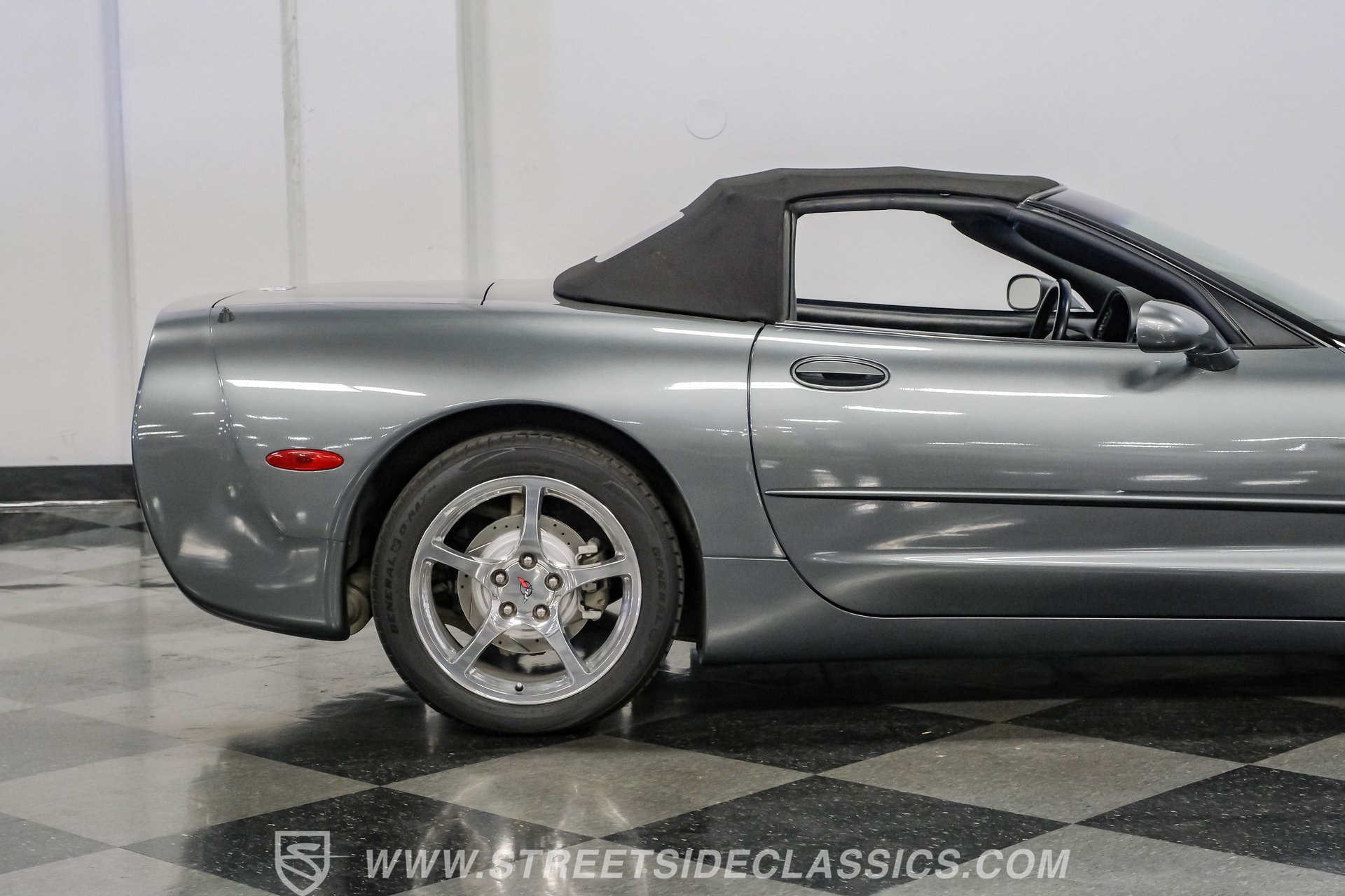 Used 2003 Chevrolet Corvette Convertible w/ Preferred Equipment Group1 RWD image 28
