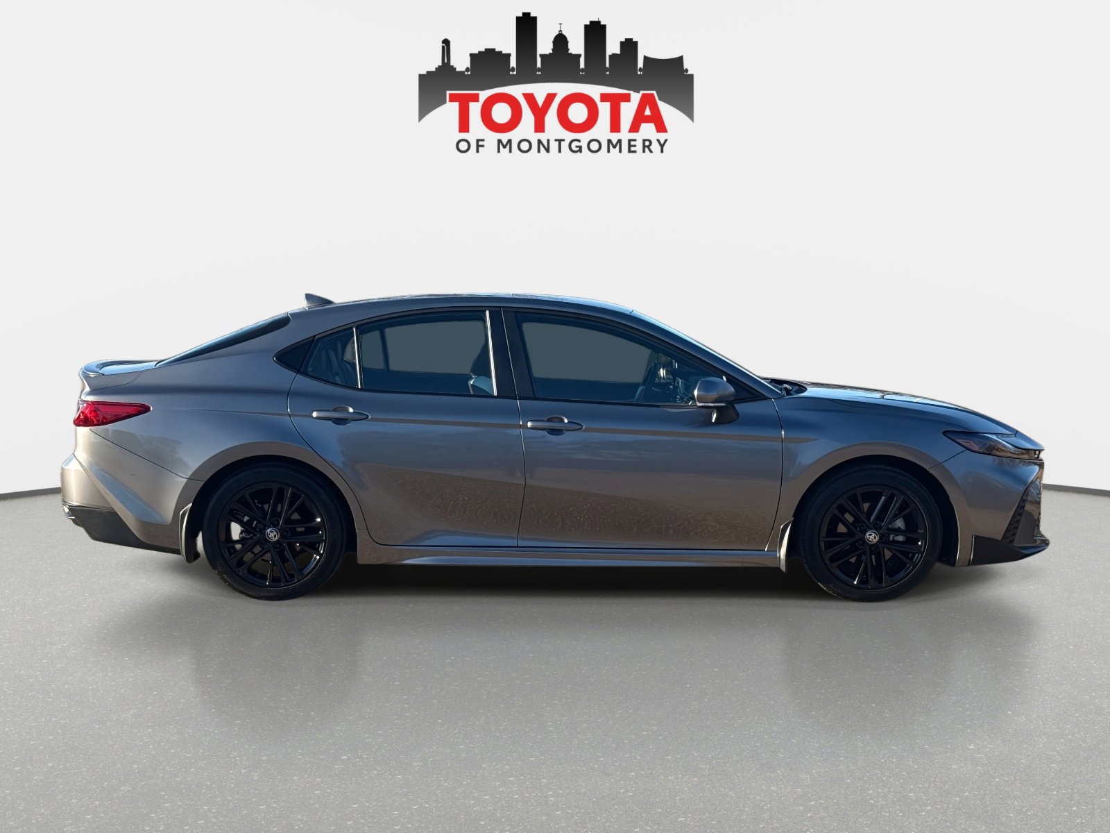 Used 2025 Toyota Camry SE image 2
