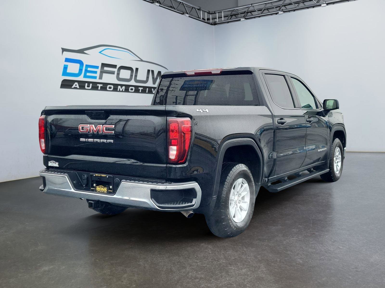 Used 2024 GMC Sierra 1500 Pro w/ Pro Value Package image 3