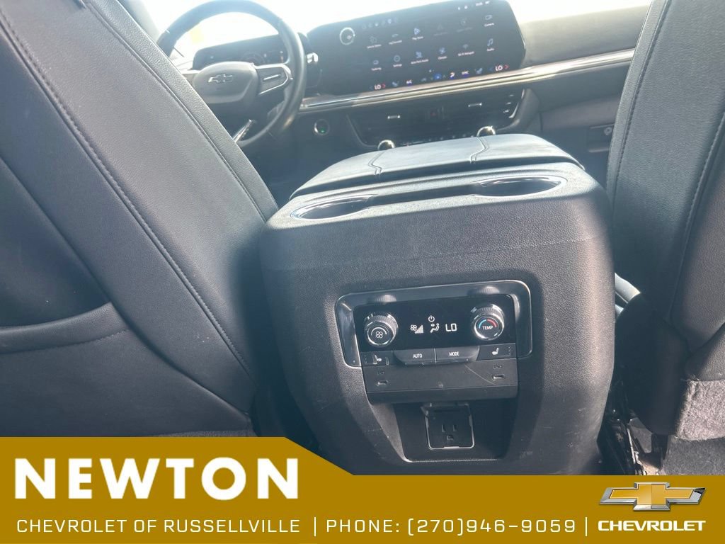 Used 2025 Chevrolet Suburban Z71 w/ Comfort Package AWD/4WD image 32