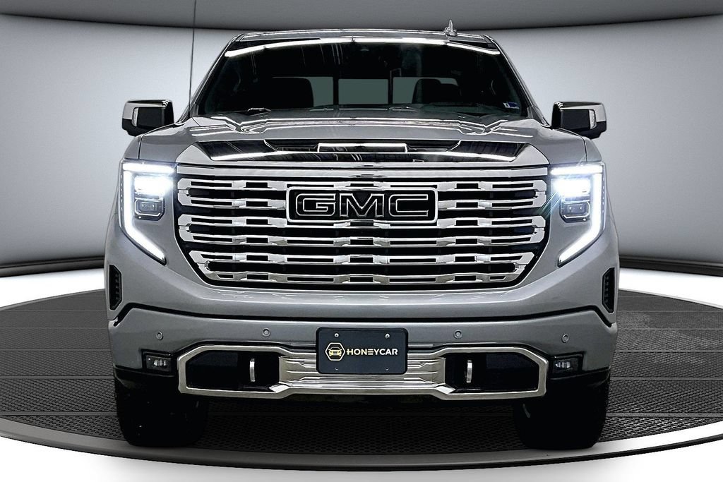Used 2024 GMC Sierra 1500 Denali w/ Technology Package AWD/4WD image 2