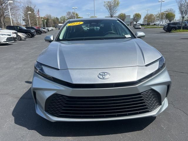 Used 2025 Toyota Camry LE image 2