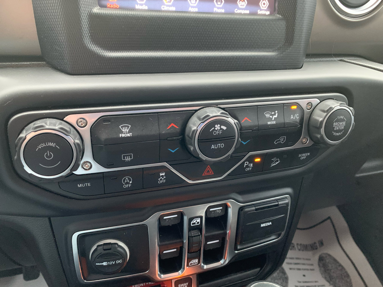 Used 2018 Jeep Wrangler Unlimited Rubicon w/ Safety Group image 21