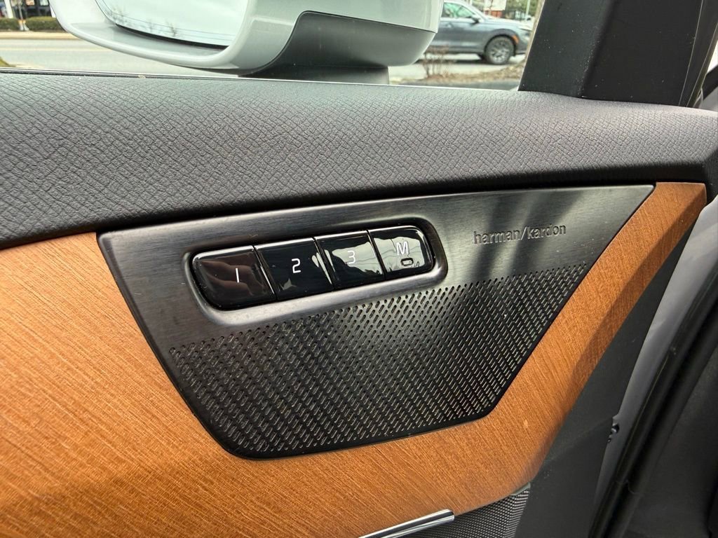 Used 2023 Volvo XC90 B6 Plus AWD/4WD image 12